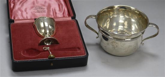 A George V silver porringer and a silver egg cup.